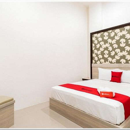 Reddoorz Plus @ Centrium Katamso Medan Buitenkant foto