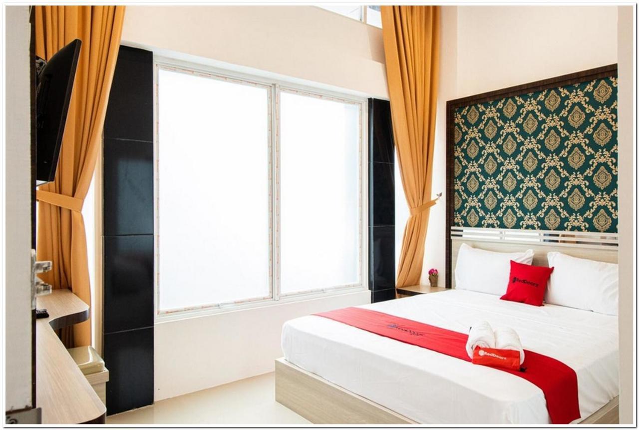 Reddoorz Plus @ Centrium Katamso Medan Buitenkant foto