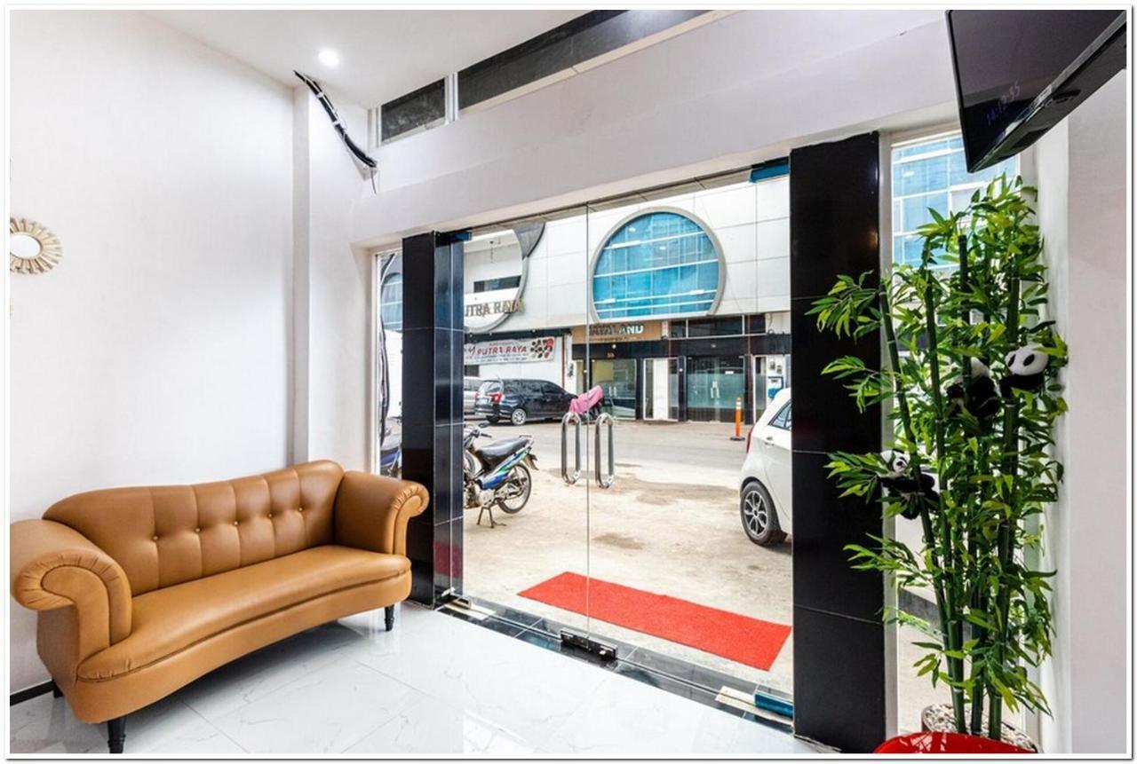 Reddoorz Plus @ Centrium Katamso Medan Buitenkant foto