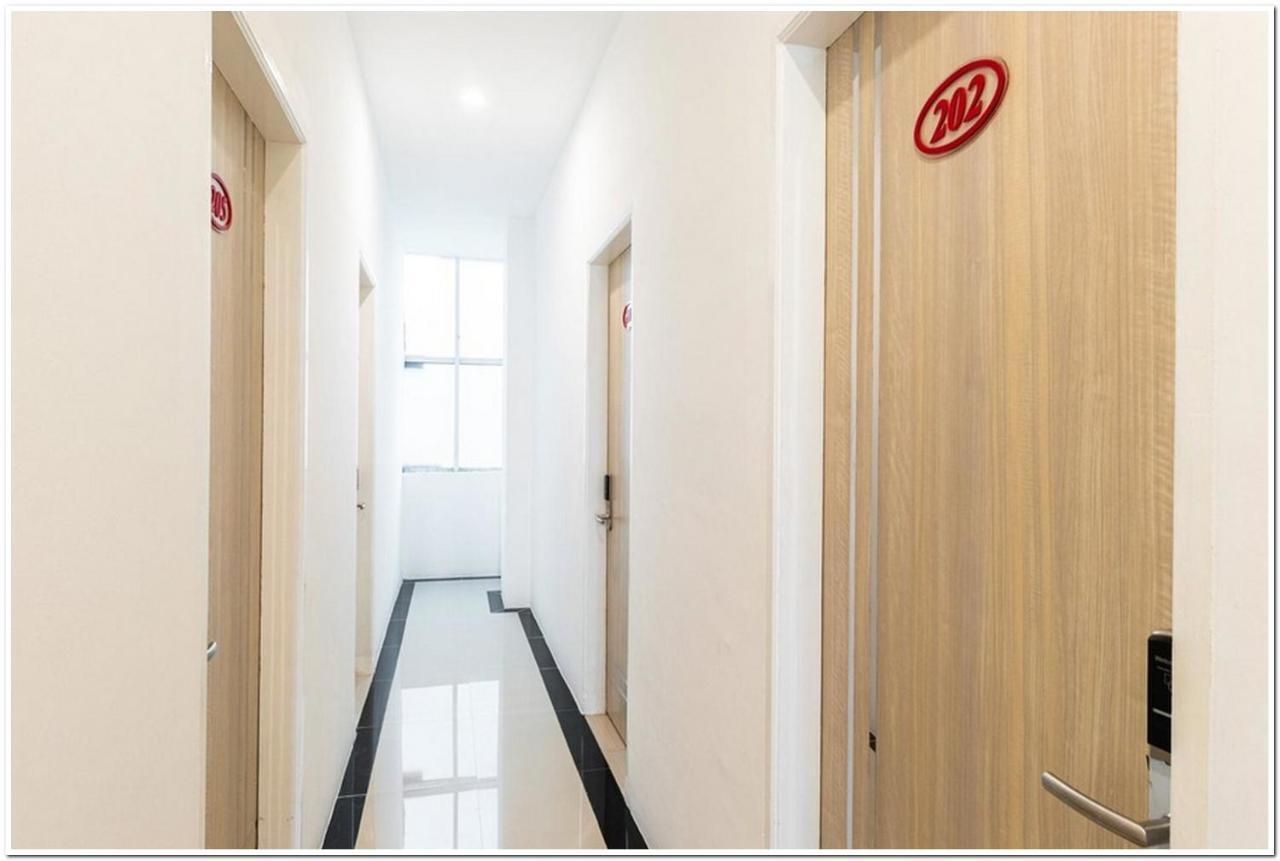 Reddoorz Plus @ Centrium Katamso Medan Buitenkant foto