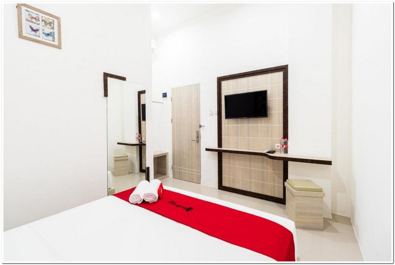 Reddoorz Plus @ Centrium Katamso Medan Buitenkant foto