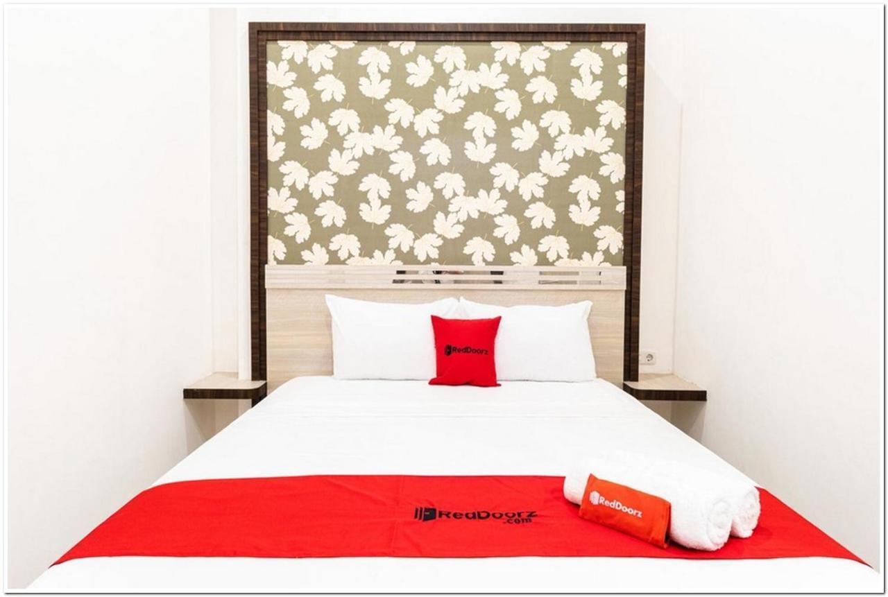Reddoorz Plus @ Centrium Katamso Medan Buitenkant foto