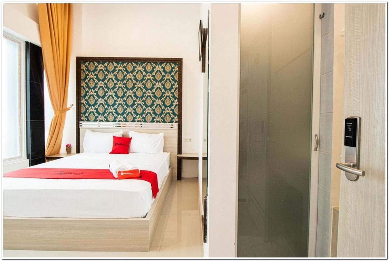 Reddoorz Plus @ Centrium Katamso Medan Buitenkant foto