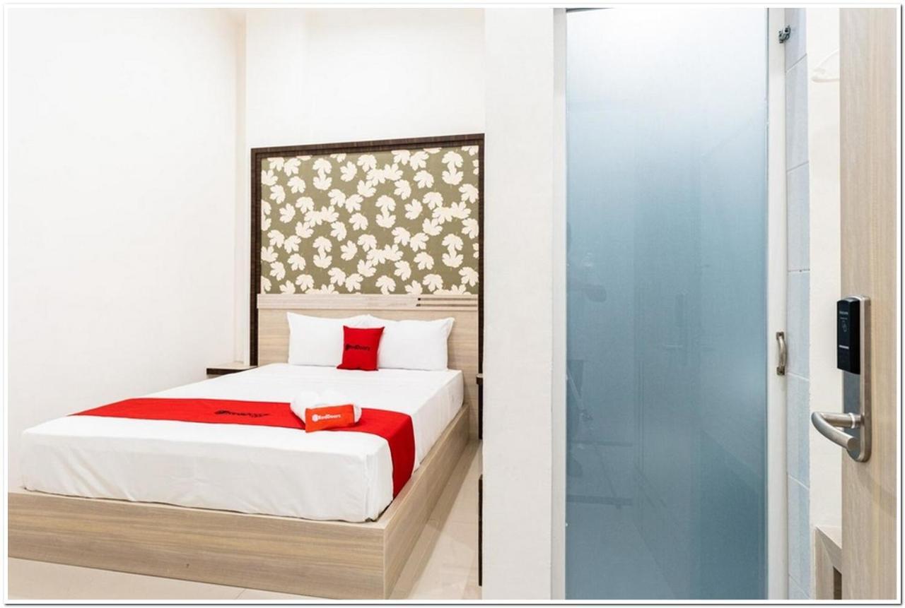 Reddoorz Plus @ Centrium Katamso Medan Buitenkant foto