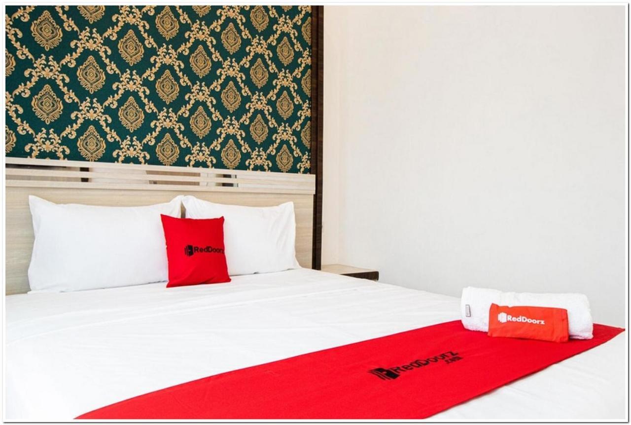 Reddoorz Plus @ Centrium Katamso Medan Buitenkant foto