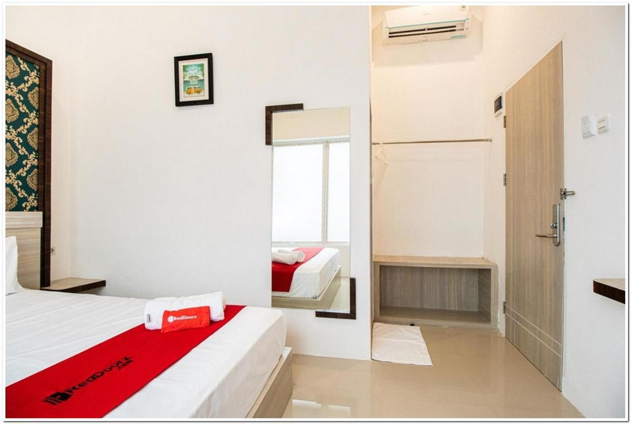 Reddoorz Plus @ Centrium Katamso Medan Buitenkant foto